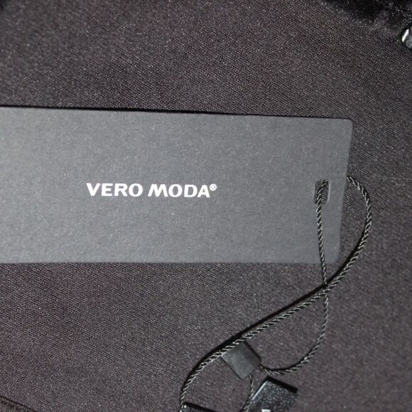 NWT Vero Moda Black Crop Velvet Top Women Size M Medium - Picture 9 of 13